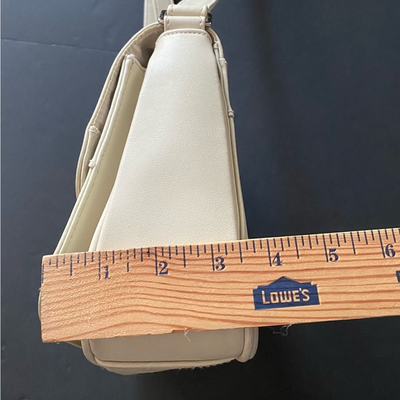 Aurielle Beige Leather Multi-Compartment Purse - Picture 6 of 16